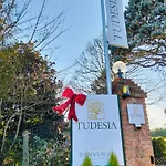 Tudesia Charming House Apartmán *
